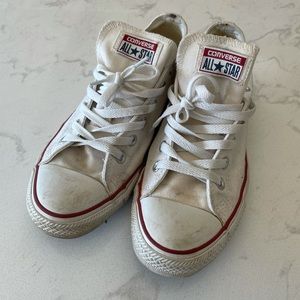 Converse - Classic white low tops!
